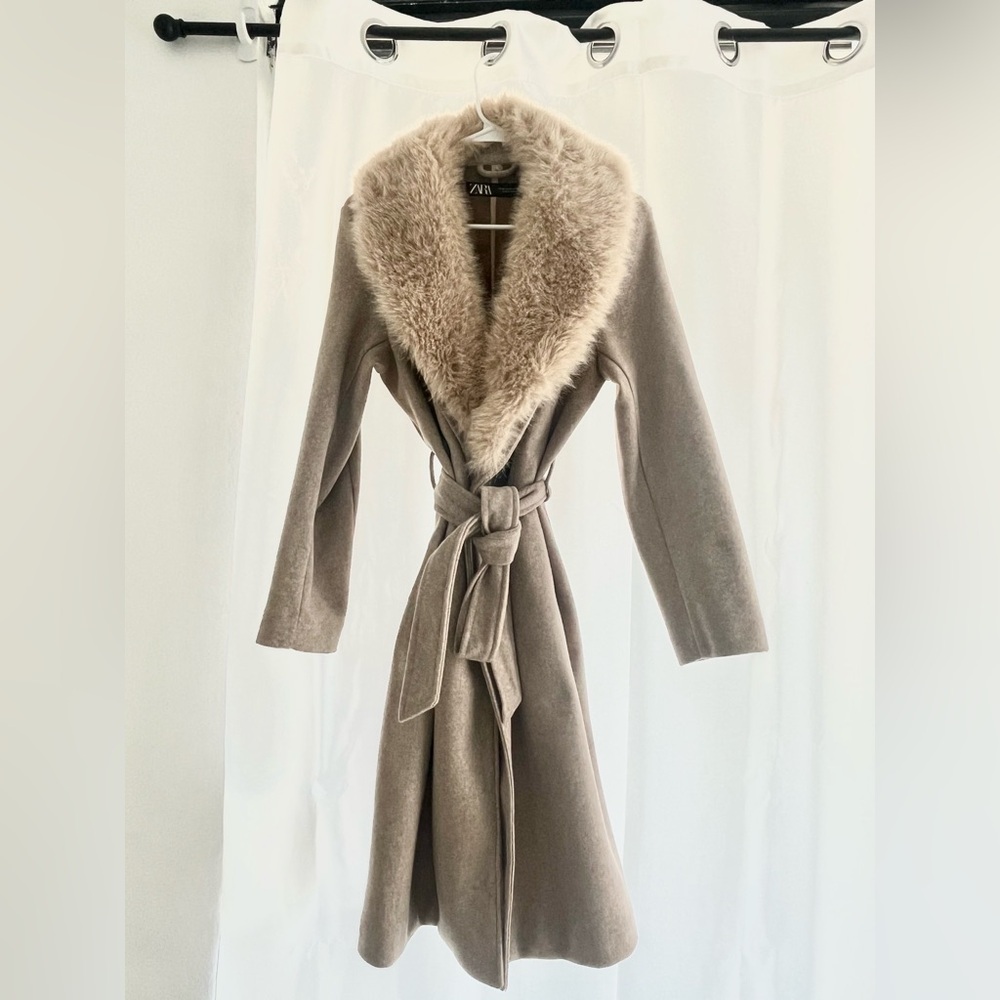 ZARA - Faux fur lapel coat
Size XS